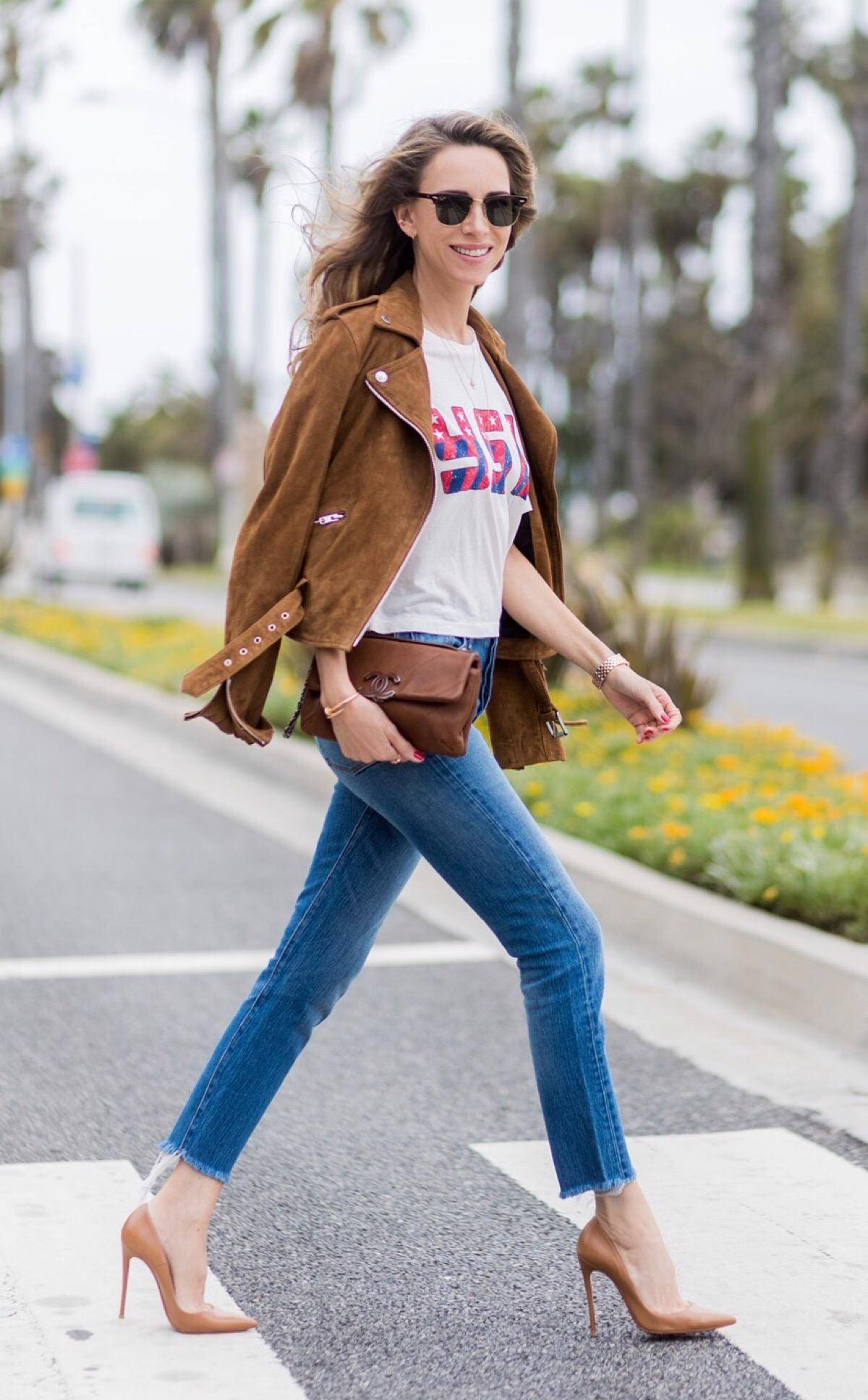 身高174cm的"人间芭比",高颜值穿超短上衣秀漏斗形身材_loren_gray