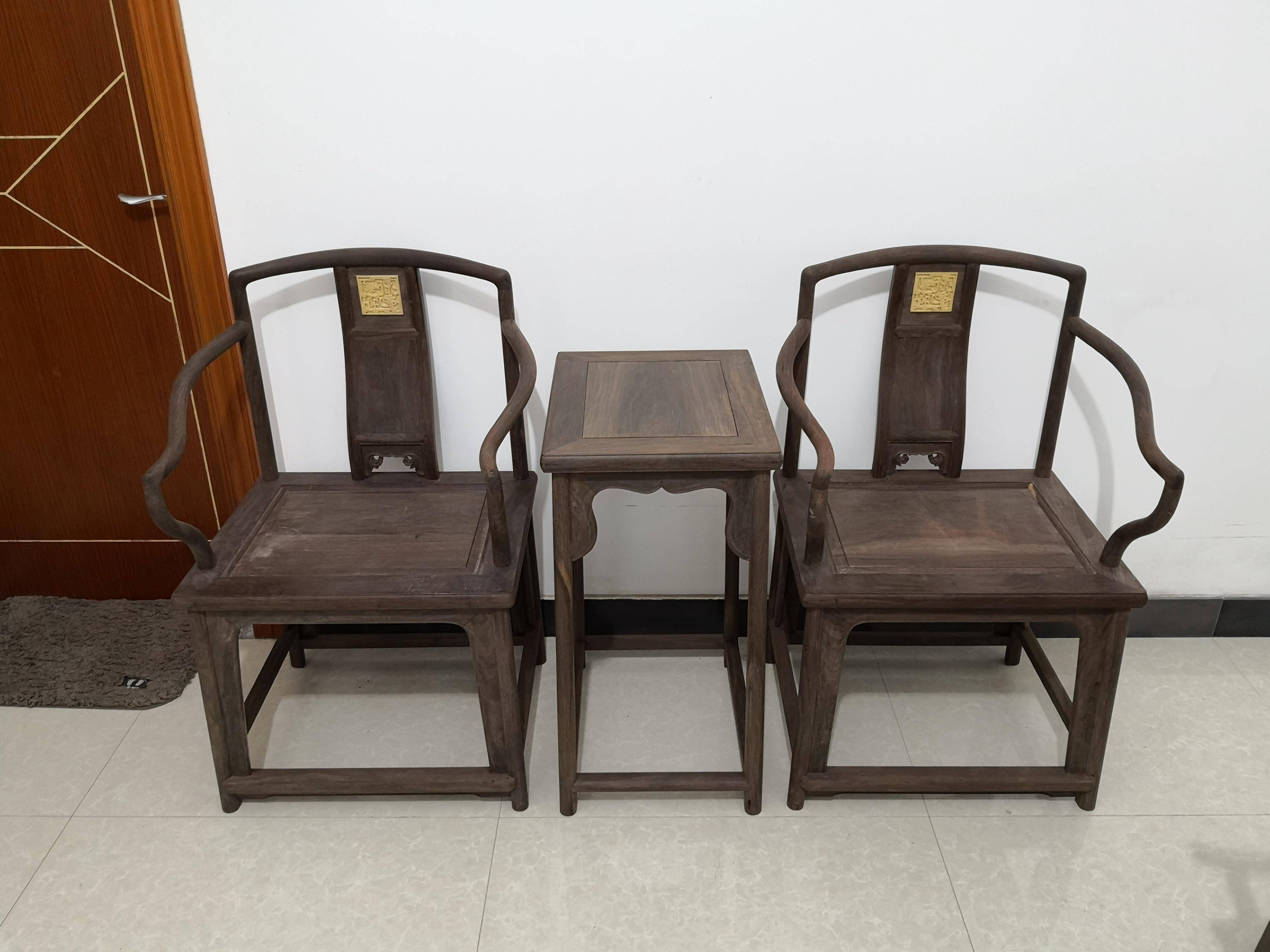 南官帽椅配灵芝纹八仙桌 生漆工艺处理