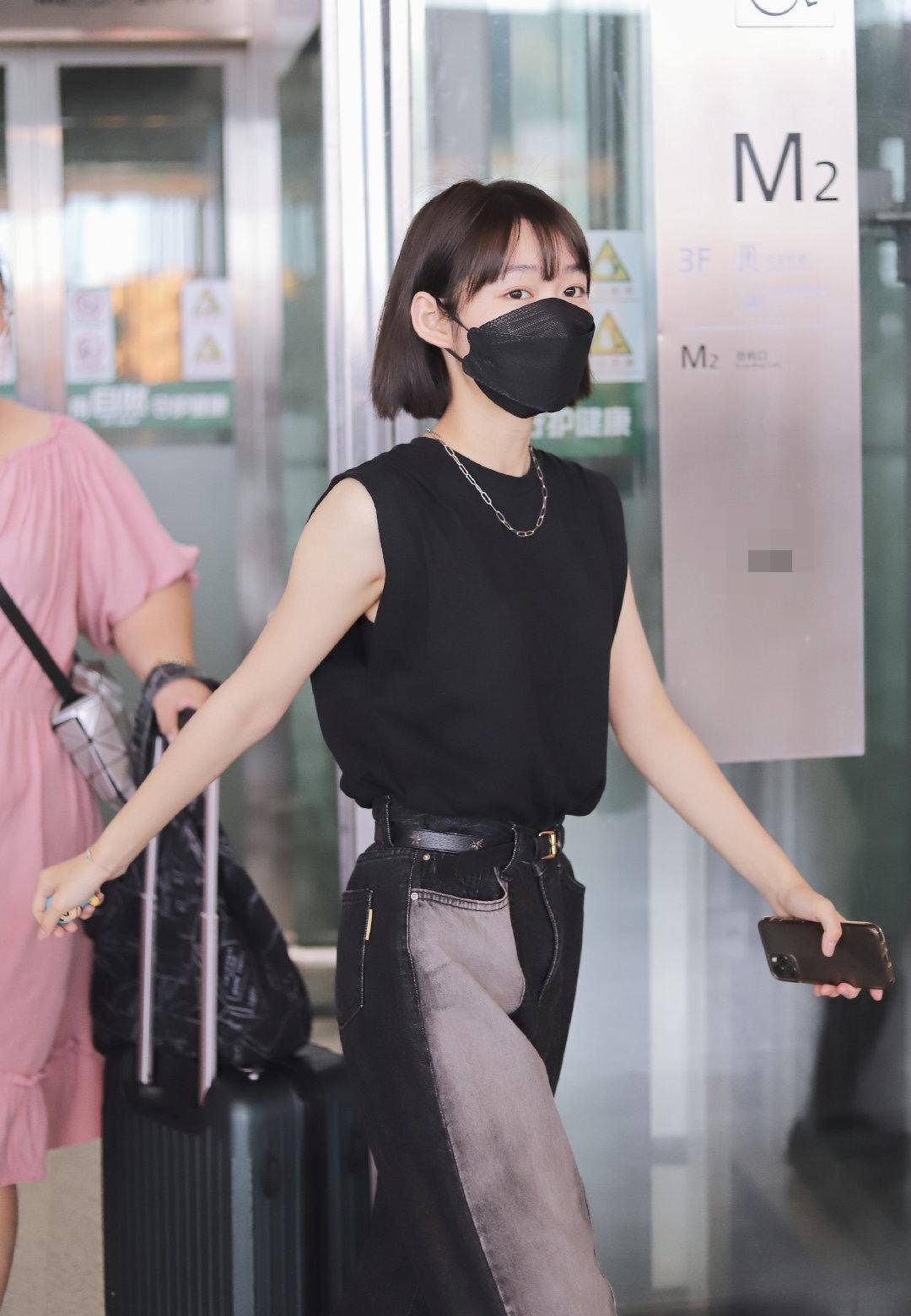 有种"整容"叫段奥娟暴瘦,大胆露出纤细小蛮腰,颜值登上最巅峰_身材