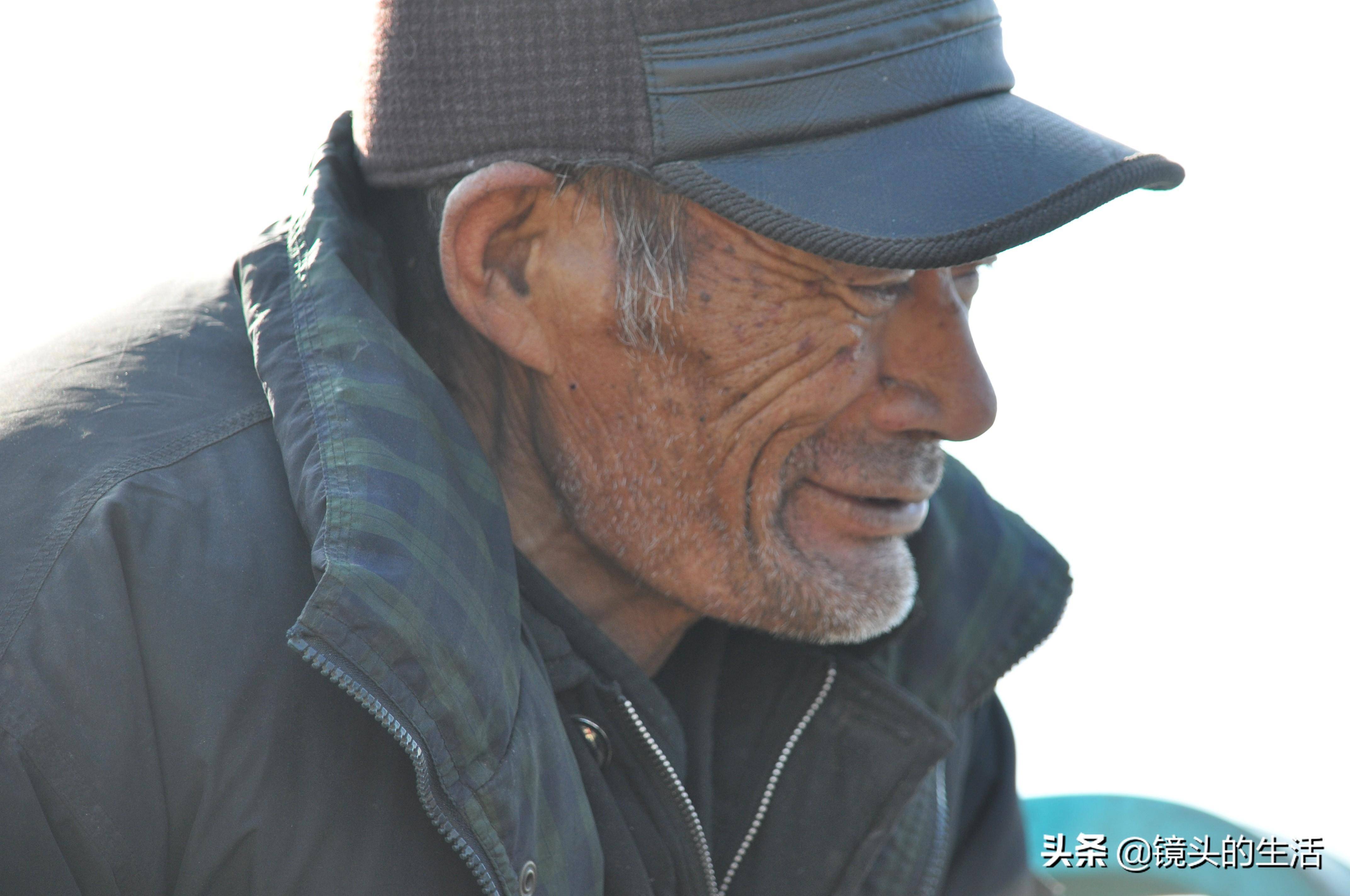 农村特殊兄弟,因哥哥拒绝传宗接代,陪伴几十年看晚年生活成啥样_弟弟