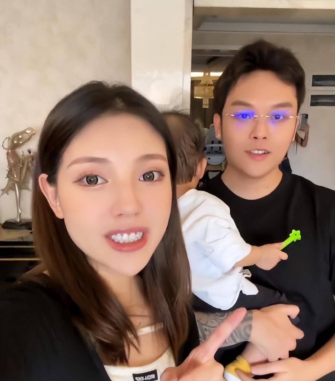 兜儿夫妇带女儿逛超市不雅行为引热议网友素质真低