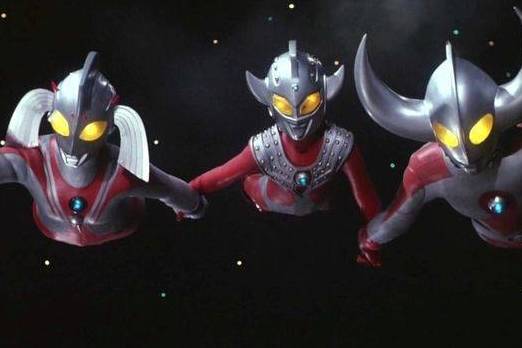 雷欧奥特曼是来自l77星云狮子座的王子,他的老爹是狮子座的国王,当年