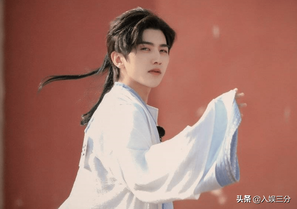 蔡徐坤古装造型来袭,粉丝太宠!看清这颜值,我没眼花吧?