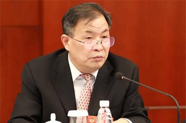 运-20总师唐长红近况:通宵达旦拼命工作,面容憔悴让人心疼!_下飞机_飞