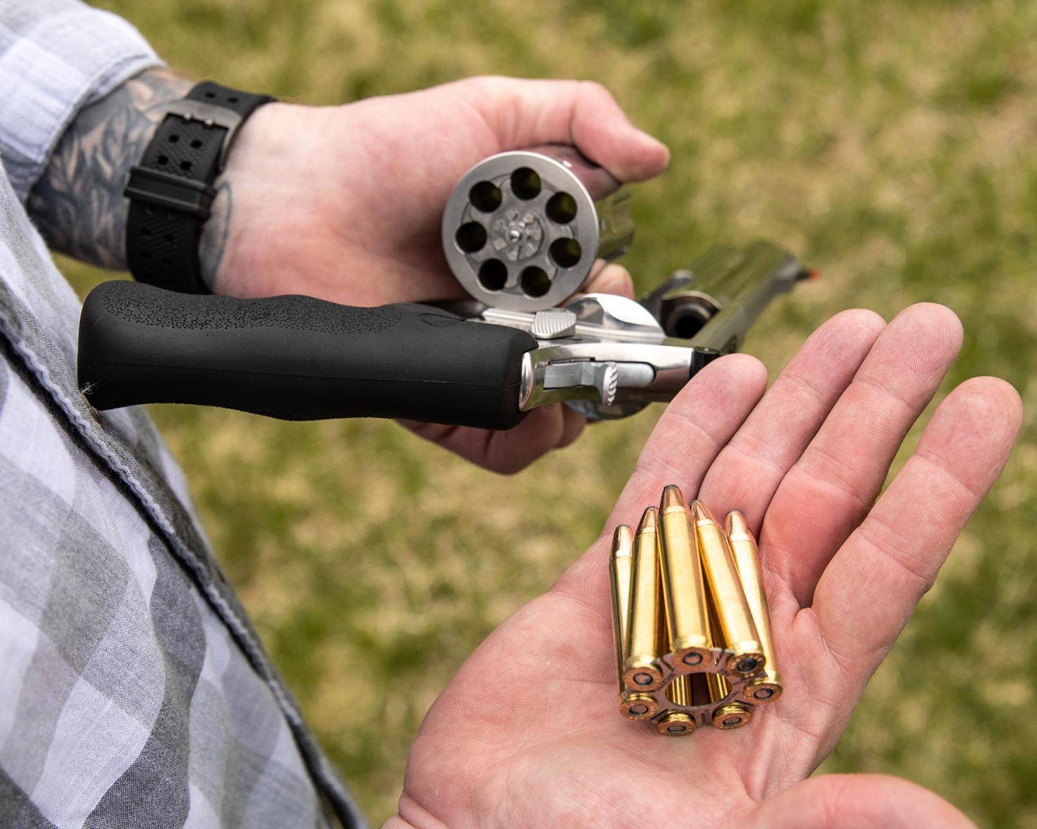 史密斯-维森推出超大威力转轮手枪,发射.