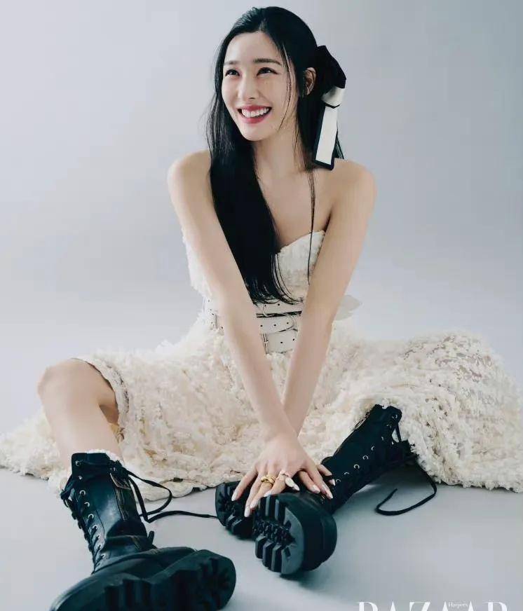 韩国少女时代成员黄美英最新代言写真