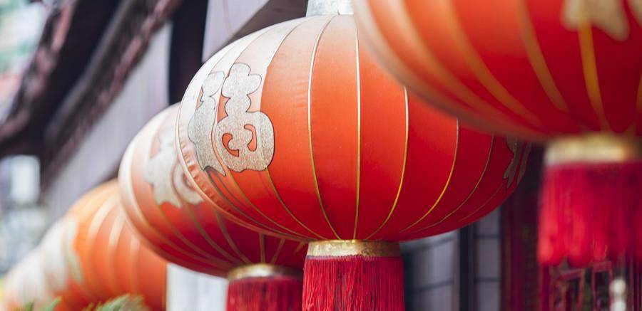 生肖蛇生肖蛇的朋友们会熬到三月,前脚运势由凶转旺,后脚事业大增.