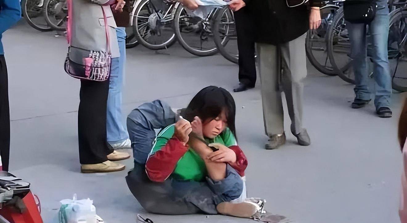 抓捕人贩子现场真实录像:20分钟拐46名孩子,打残后逼去当乞丐_警方