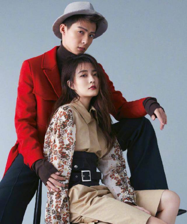 张铭恩携女友拍封面照,徐璐复古打扮大变样,恩爱互动破传言_西装_形象