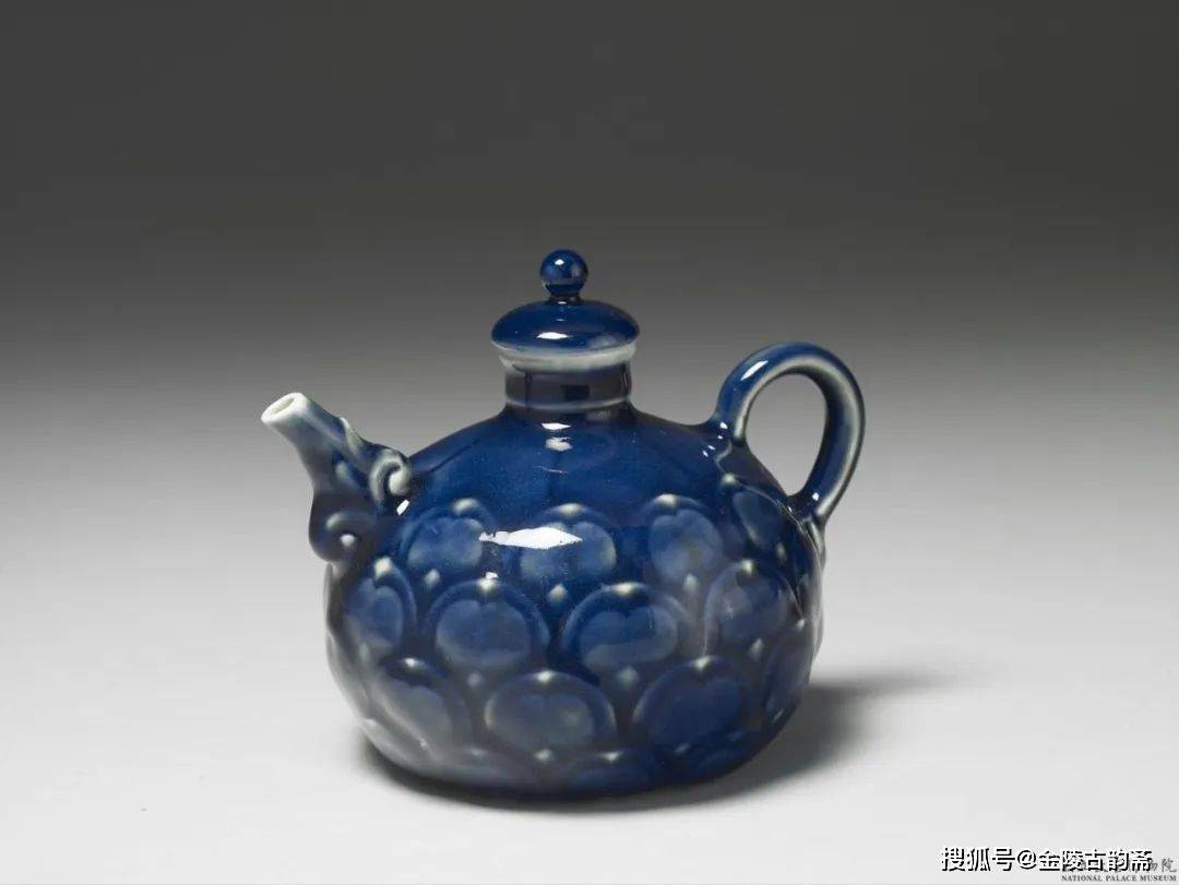 明宣德祭紅/霽青刻花蓮瓣紋滷壺鉴赏_搜狐网