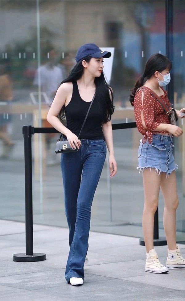 穿瑜伽裤的美女"火了",给你想要的优雅感,都很方便_时尚_牛仔_外套