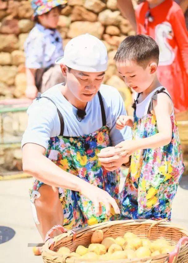 并表示想要一个像小泡芙那样可爱的女儿_jasper_孩子_问题