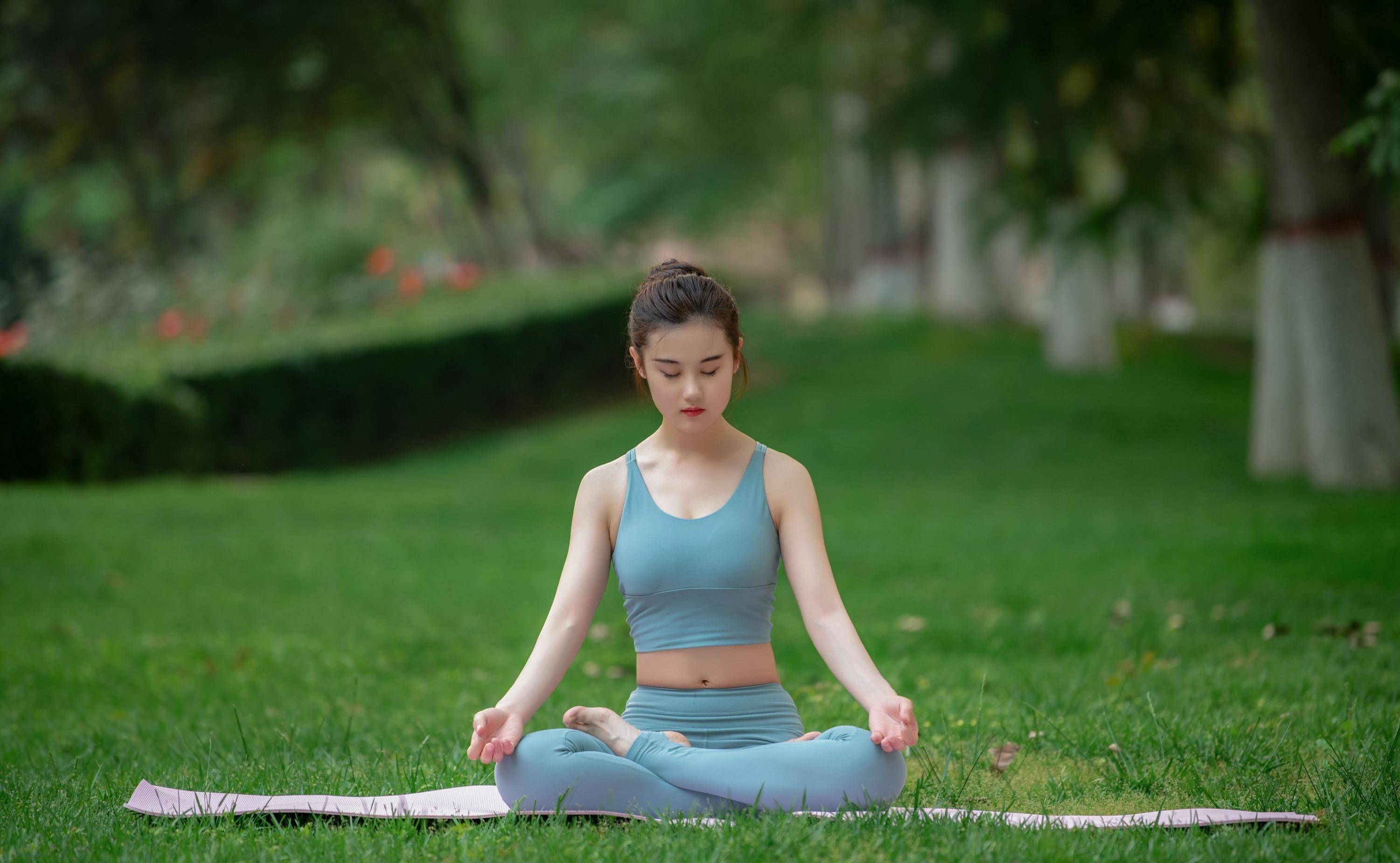 美女演员晒瑜伽视频被网暴,各种评论不堪入目,辱骂言语涉及父母_生活