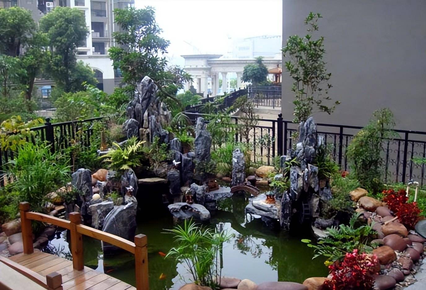 别墅庭院,花园里挖多大的鱼池合适_鱼塘_设计_风水