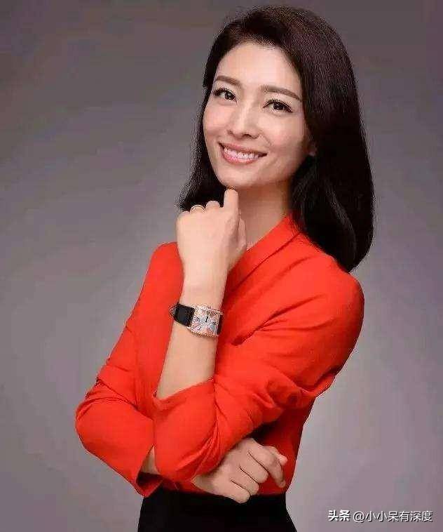 马滢的老公名为候旻,马滢与老公蔡旻是通过朋友介绍才认识的.