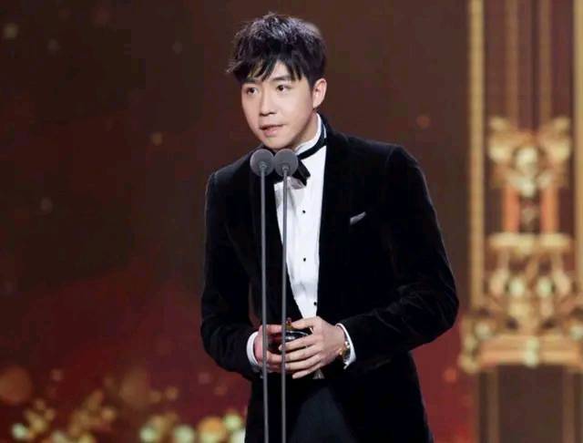 俞灏明的名作是一起看流星雨,台版流星花园的翻拍非常成功,引起了人们