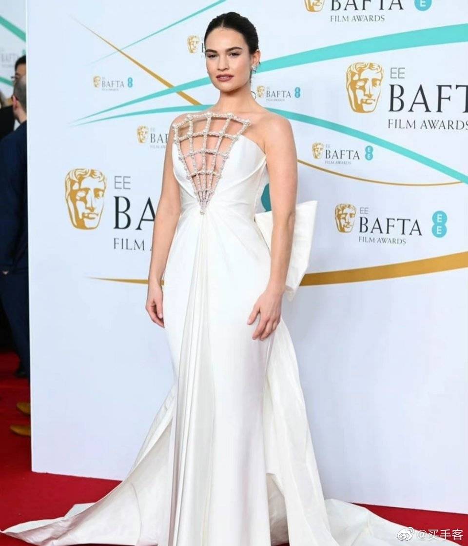 Lily,James表态第76届BAFTA英国片子学院奖颁奖仪式红毯……