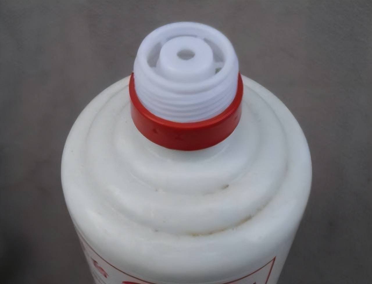 茅台酒瓶口的两颗珠子是干什么用的?