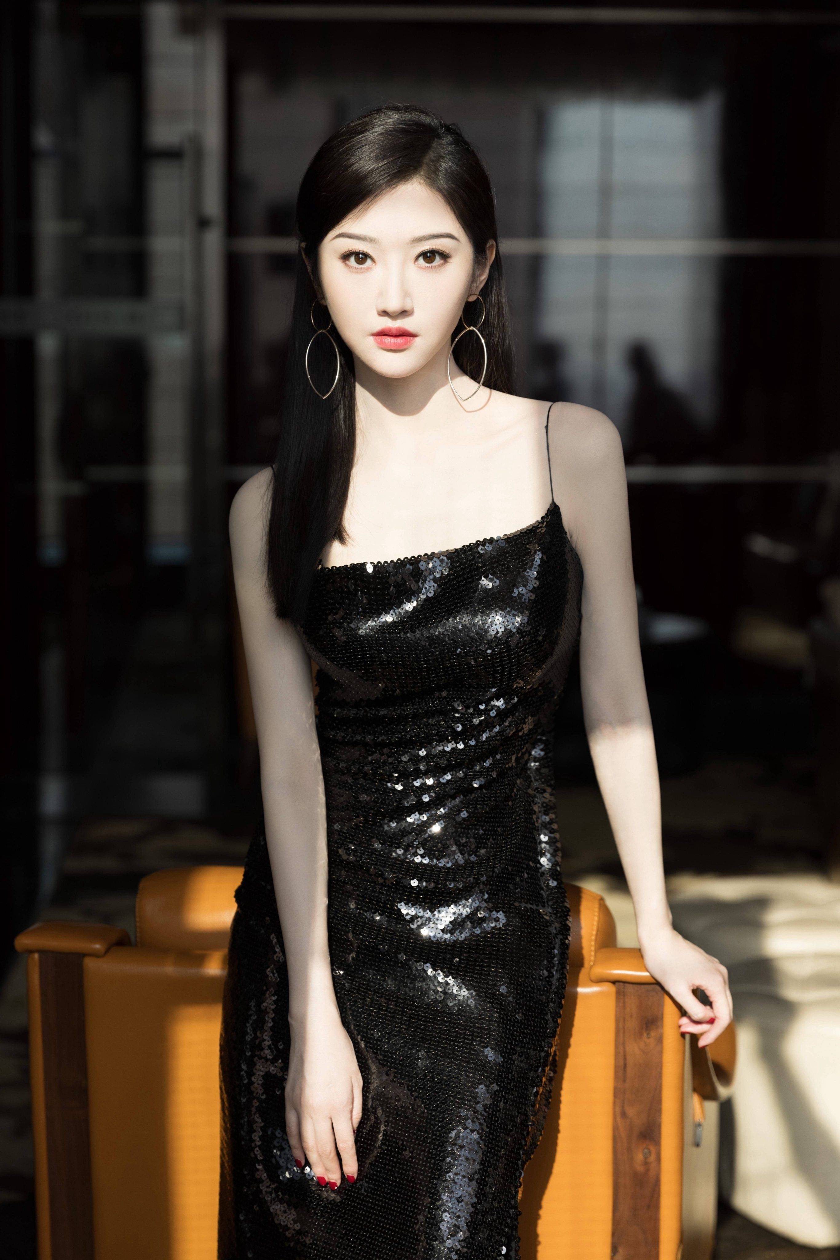 景甜吊带连衣裙性感写真_张继科_网友_黑色