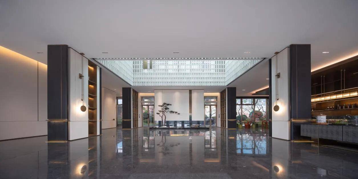 酒店式归家大堂,社区会所,架空层等豪宅标配,在大明宫金茂府亦是一样