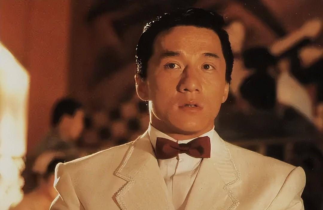 这回成龙要拍一部文艺片,他是嘉禾公司里的小霸王,成龙说什么嘉禾