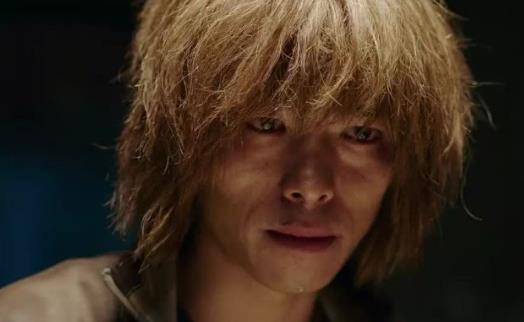 《我不是药神》里的黄毛,换个造变时尚,网友:他治好了我的颜控_造型