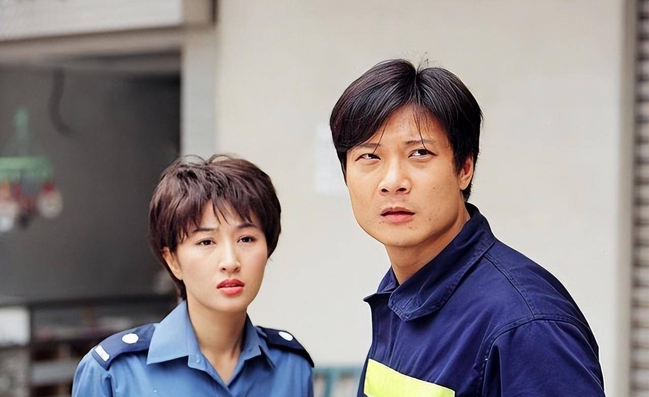 在男神剧《烈火雄心》中,她饰演的救火队长沉碧瑶和众多身兼多职的