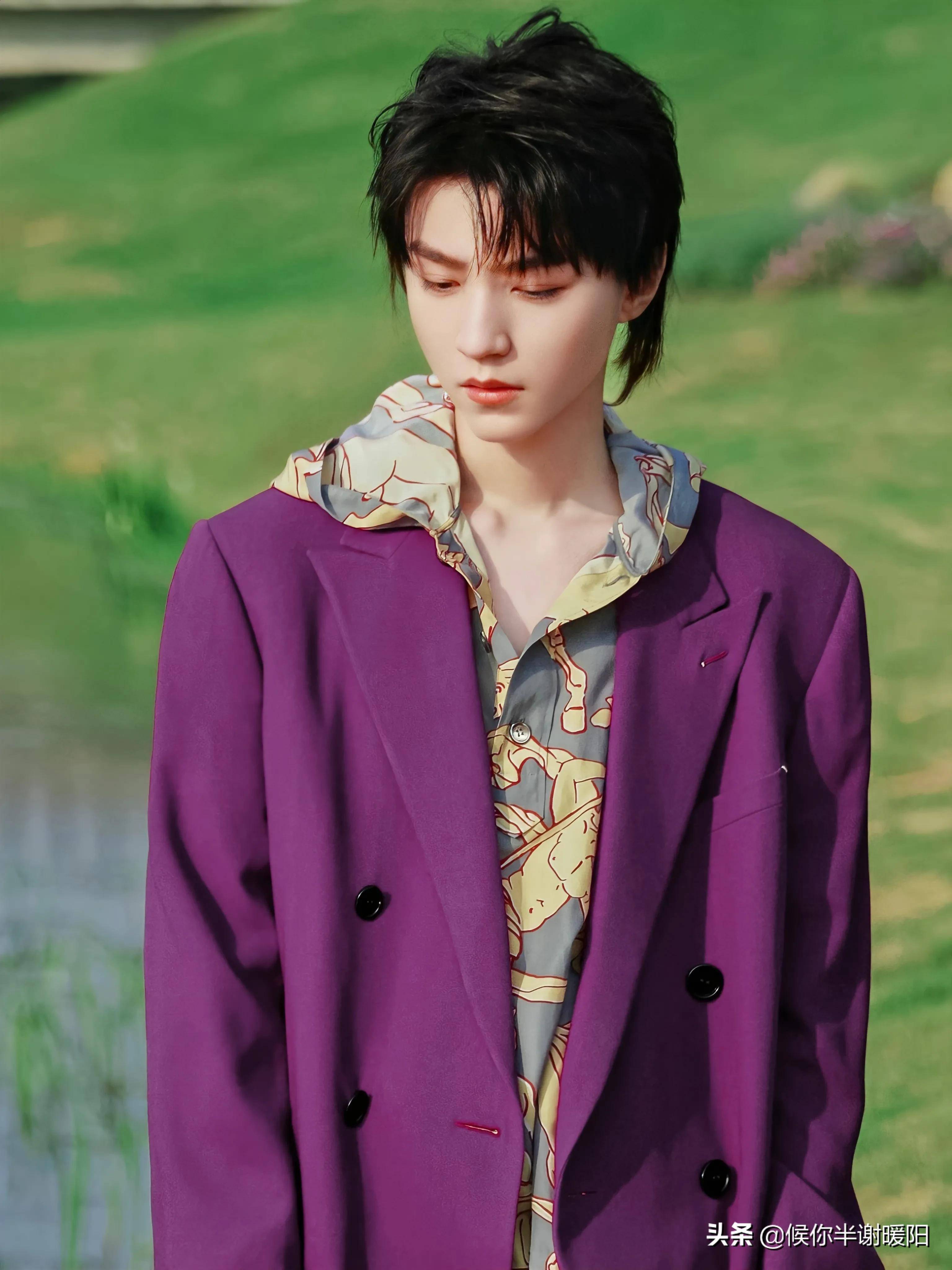 明星"紫色"西装也能穿出花来,李易峰檀健次惊艳,王一博太温柔_感觉