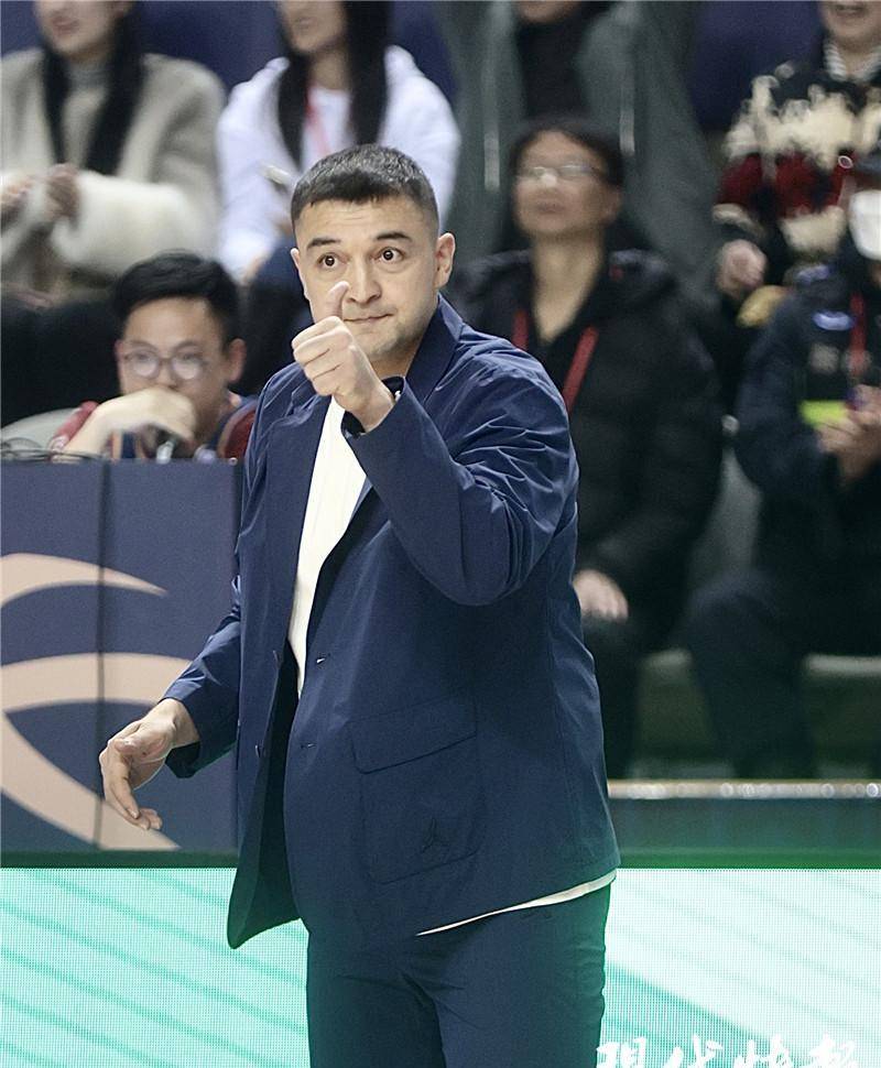 专访南京同曦主帅西热力江:"菜鸟教练"期待球队未来_比赛_球员_训练