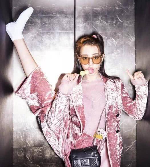 明星挑战一字马,杨洋轻松热巴无压力,看到千玺:太意外了_蒋欣_郑恺