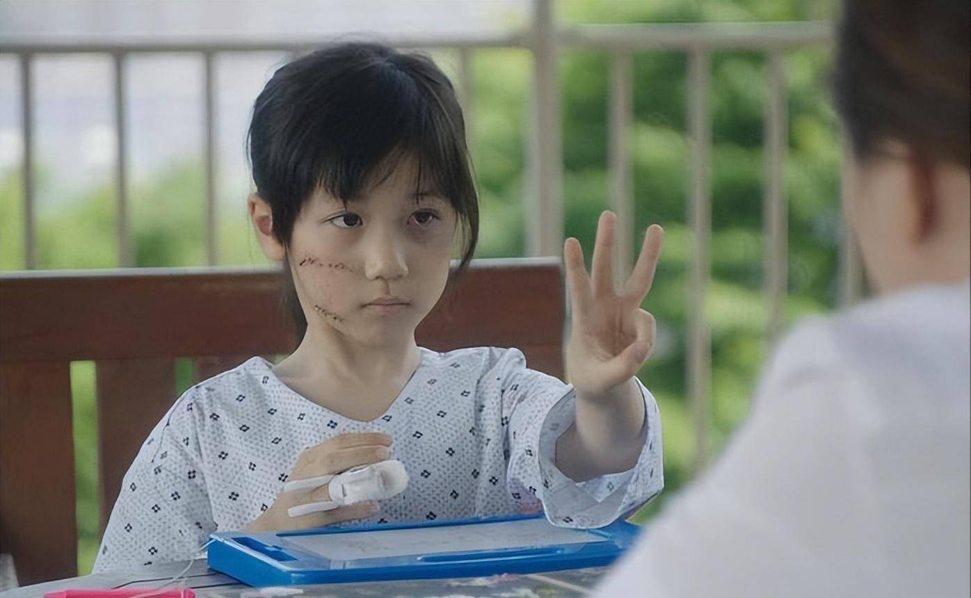 素媛:8岁女童遭非人虐待,落下终身残疾,黑暗1小时成永远的噩梦_父母