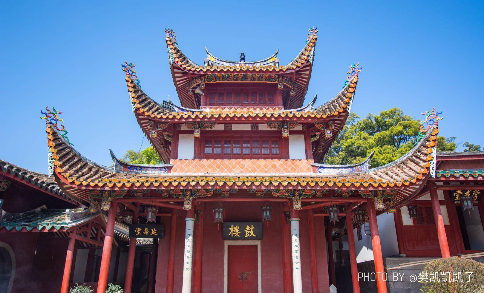 湧泉寺是一座有著1300年曆史傳統的古寺,始建於783年.