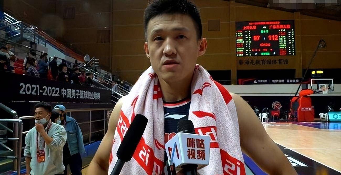 广东宏远新赛季锋线之争:黄明依成亮点,球霸尴尬,张昊有压力_球员