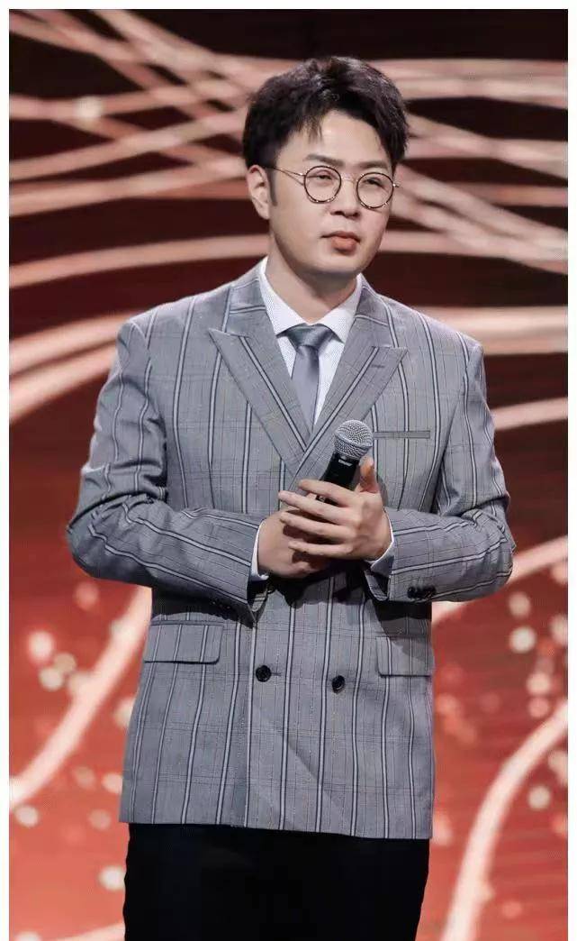 快乐家族最最有钱的是杜海涛和吴昕,最穷的却是"老大哥"何炅_财富