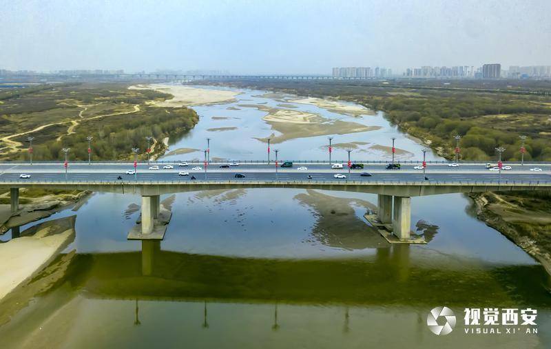 无人机视角下:西安北跨路桥_正阳_渭河_新城