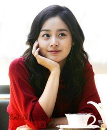 金泰熙明明只有162cm,为何看上去她还蛮有高度?_造型_服饰_下图