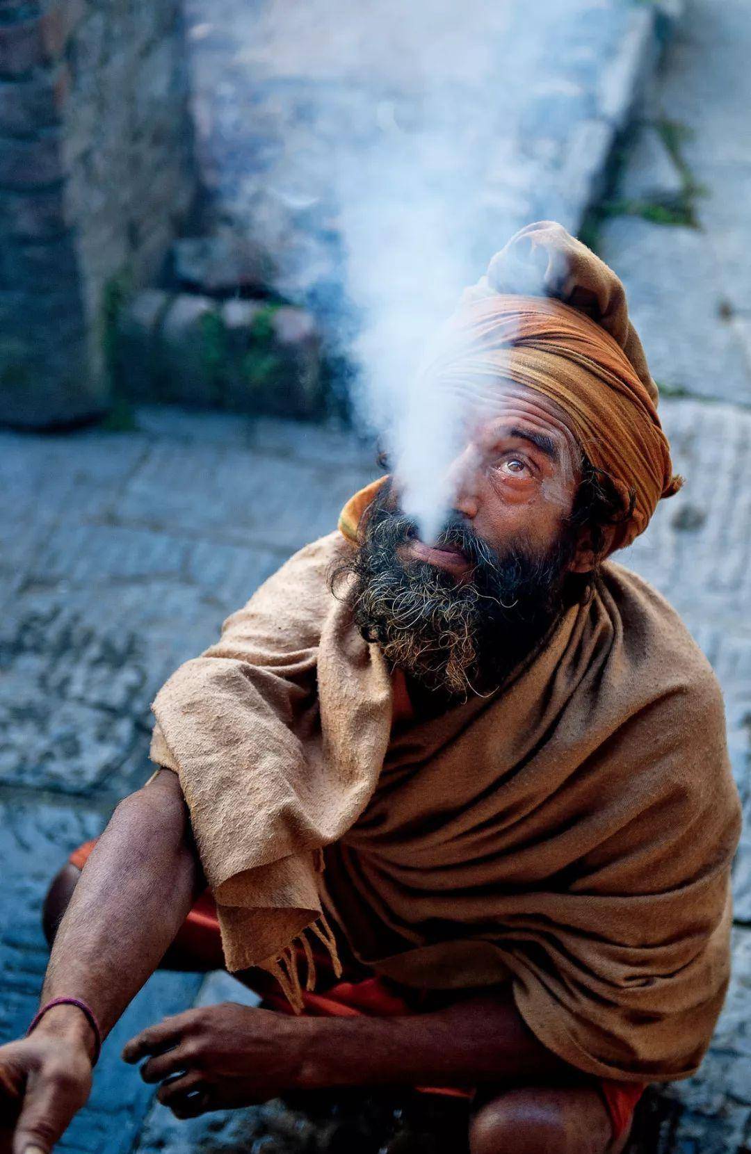 见到印度苦行僧最好绕道而行,不要随意拍照,导游给出了解释_恒河_游客