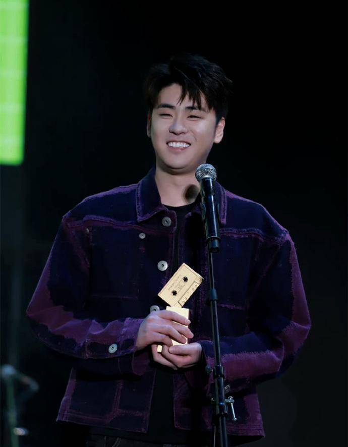 德云社张云雷活动官宣,引观众热议,辫哥哥真是闷头干大事_演唱会_盛典