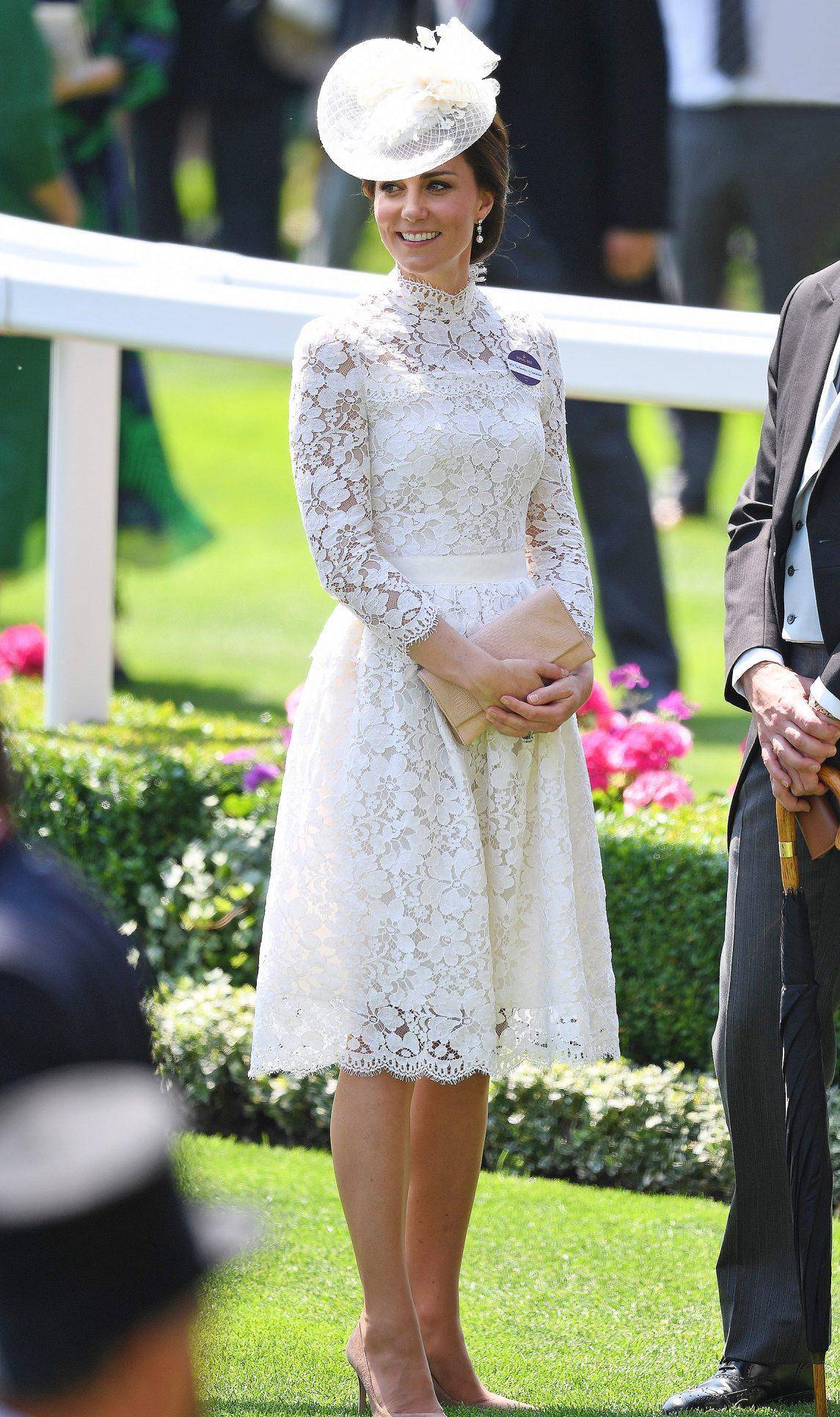 穿蕾丝连衣裙太高雅,真不是一般的美_显得_效果_大气