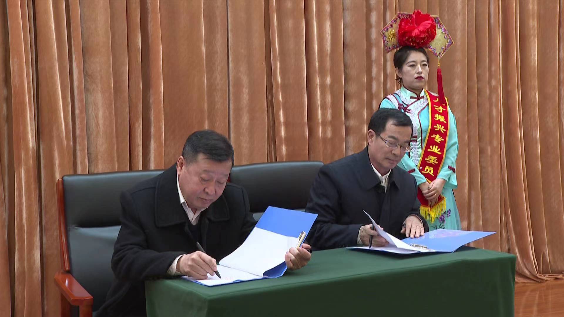 专家智库与成果转化专委会和吉林省万禾农业集团进行了战略合作现场