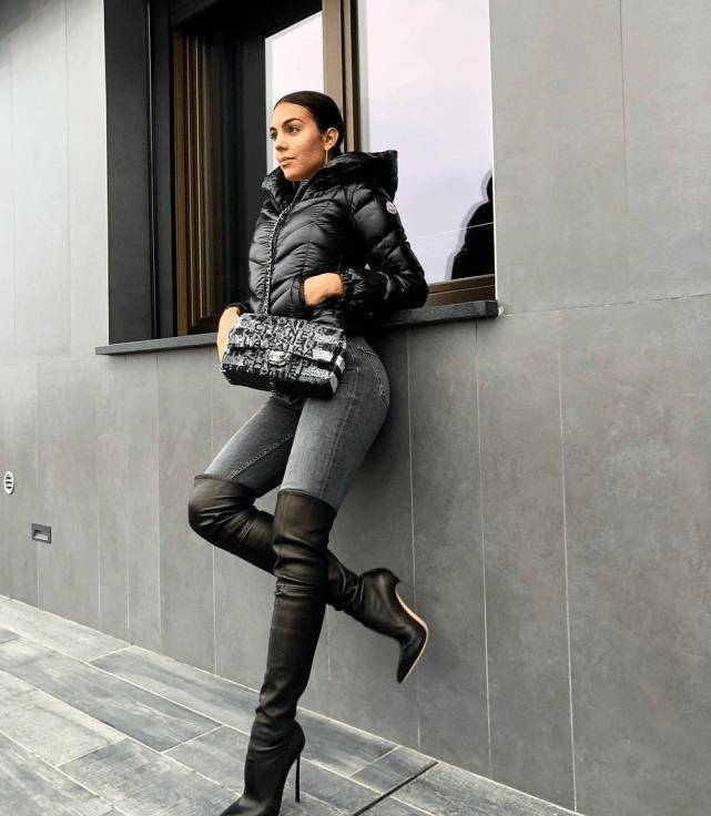 10岁迷你罗变帅了,代孕龙凤胎超萌_乔治娜_身材_黑色