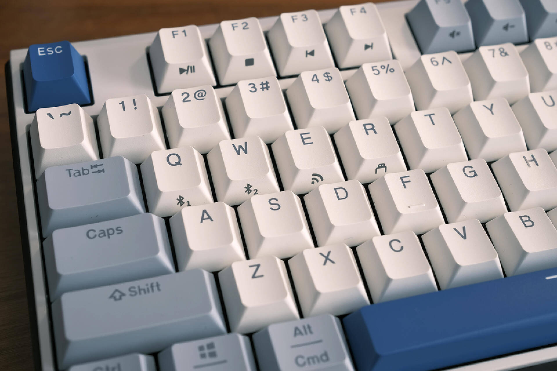 三模连接，全键无冲，看不厌的杜伽K620W，87配列里的颜值担当