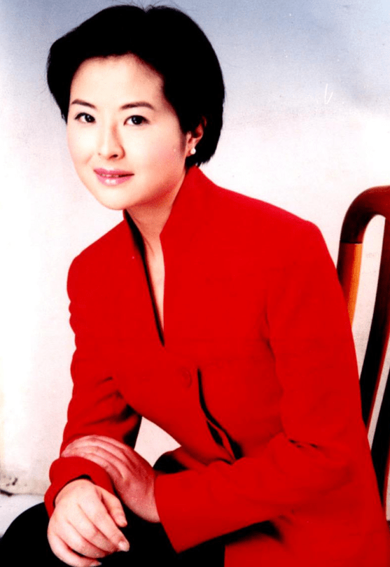 前央视张泉灵:因"误诊"被迫离职,转型企业,今成霸道女总裁?