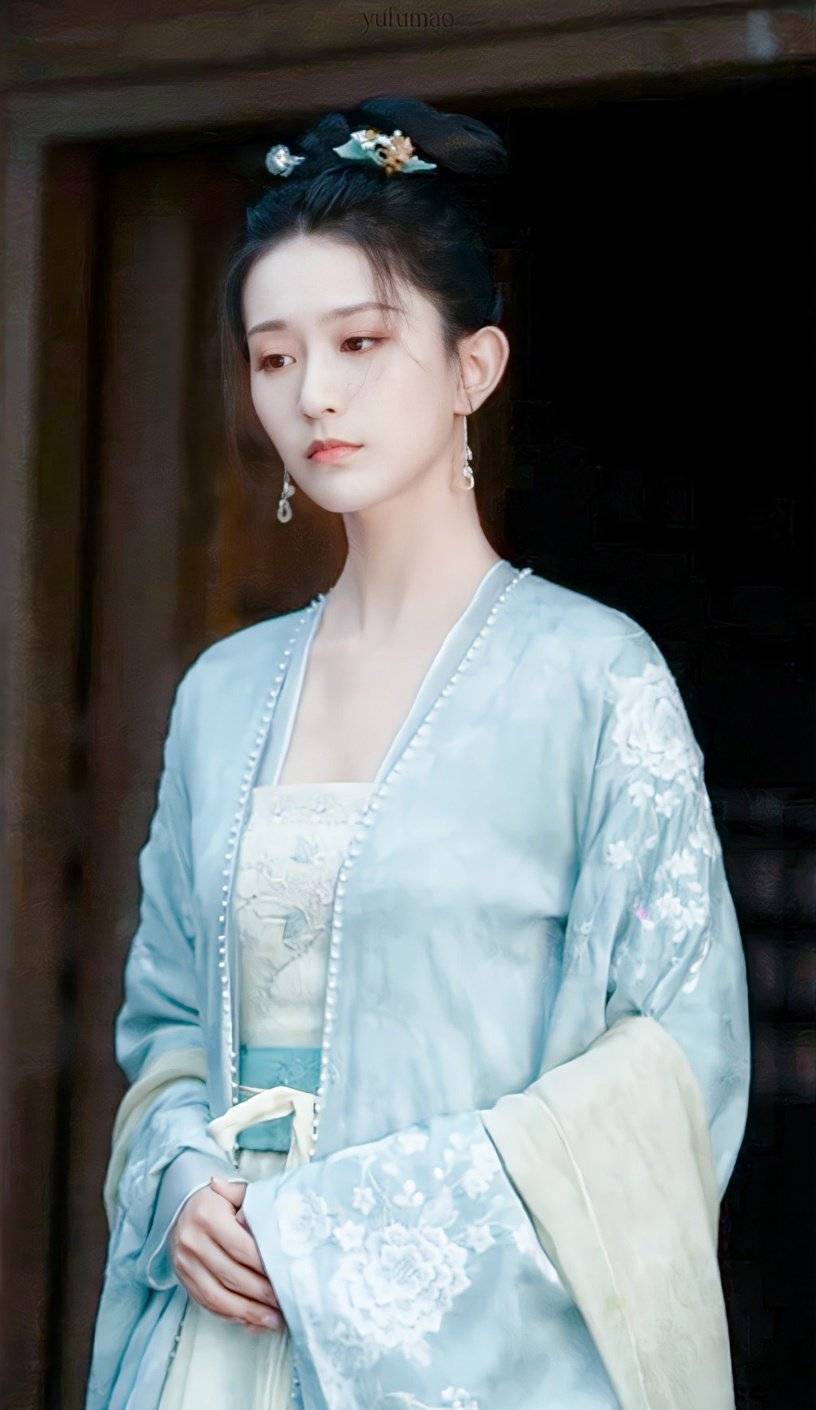 她其实默默演了蛮多热门古装剧,她最知名的角色是《雪中悍刀行》鱼幼