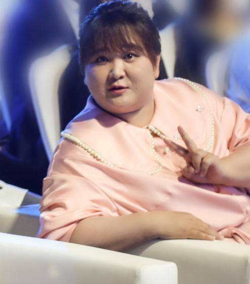 谁说一胖毁所有,娱乐圈越胖越美的女星,脸圆了一圈颜值依旧在线_身材