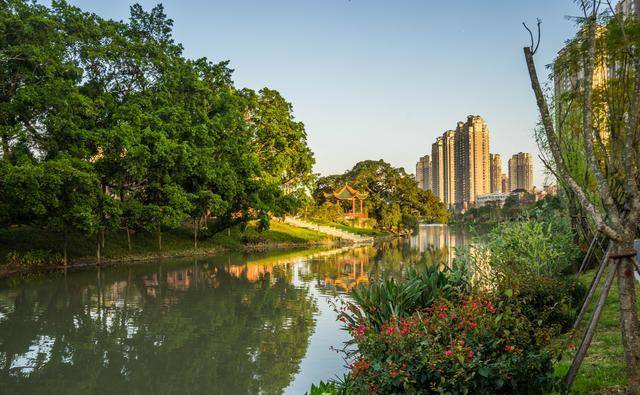 流花溪公園 圖片來源網絡福州流花溪公園位於倉山區流花流沿岸,長約4.