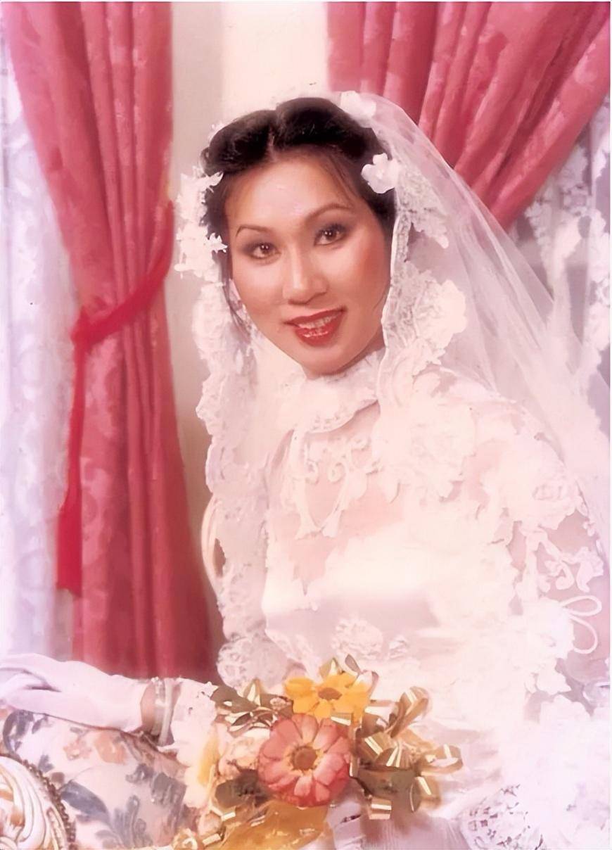 雨天哭着嫁入豪门,歌手奚秀兰结婚44年无儿无女,现在婚姻怎样?