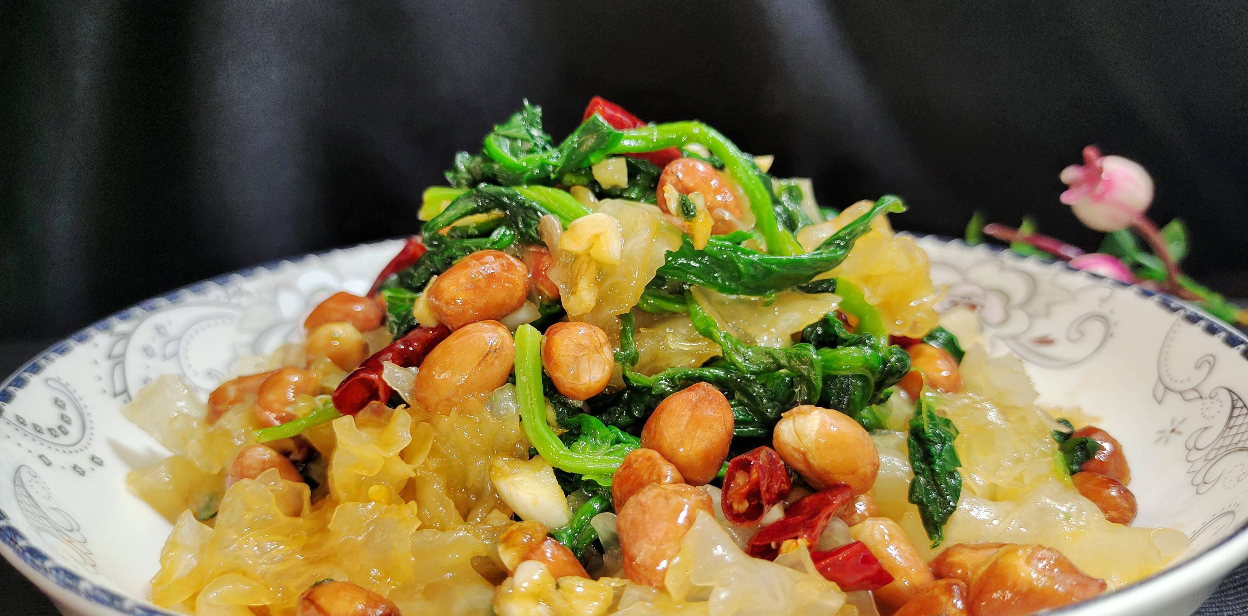 菠菜拌银耳:春天吃堪比"肠道清道夫"!