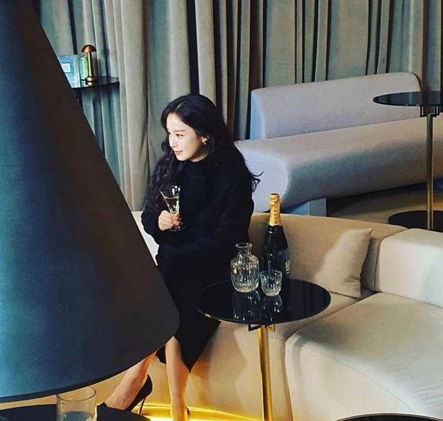 40岁金泰熙室外美照霸屏!