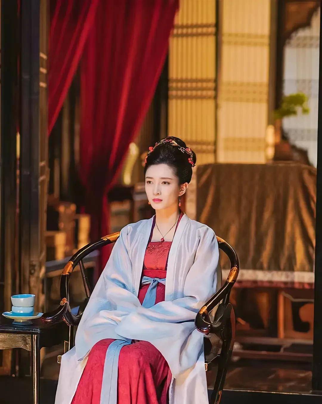 《清平乐》中江疏影的妆造有多牛,看这些图就知道了_大气_服饰_服装